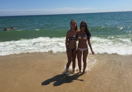 Courtney O Connell modèle magnifique archive