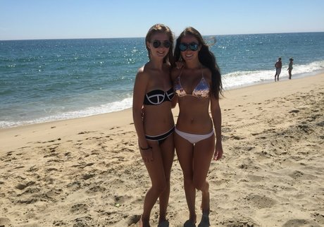 Courtney O Connell haut étoile archive