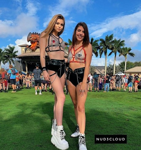 Chloe Mettenbrink étoile sympa galeries