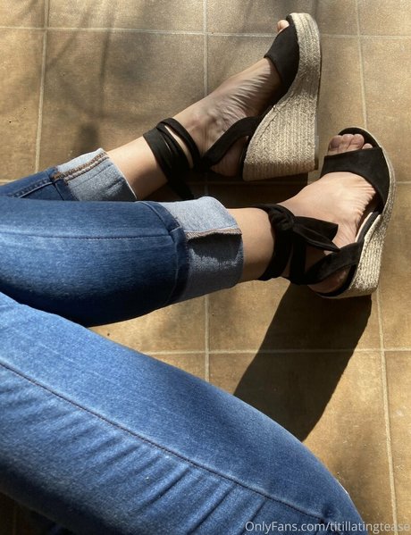 ébène maigre onlyfans assez érotique photos