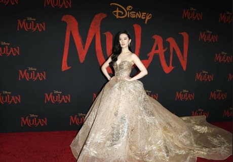 Liu Yifei nus étoiles image