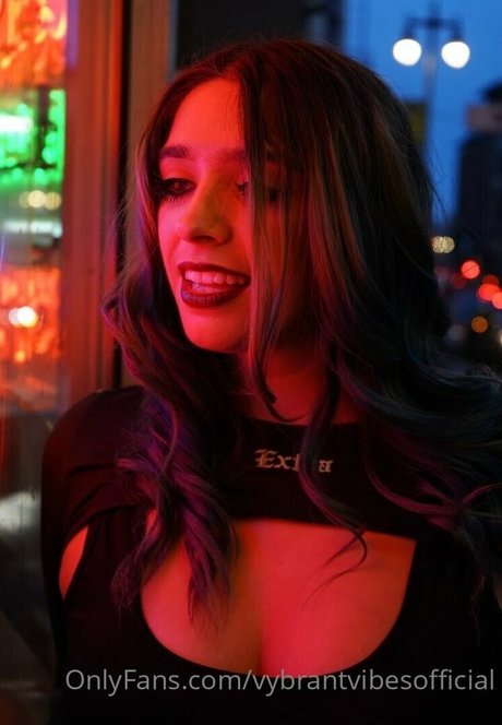 vybrantvibesofficial modèle chaud images