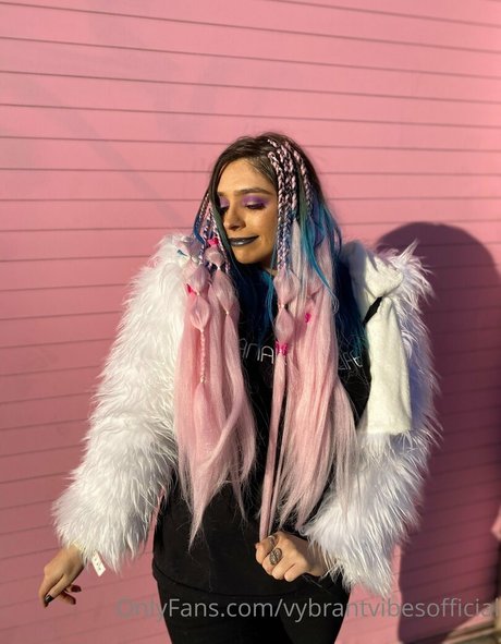 vybrantvibesofficial art de star du porno des photos