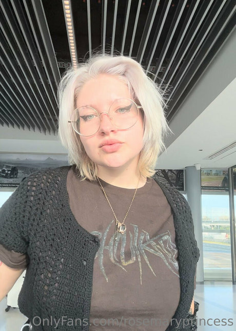 rosemaryprincess top star photo