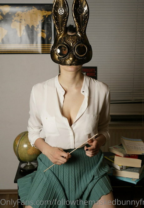 followthemaskedbunnyfree étoile xxx image