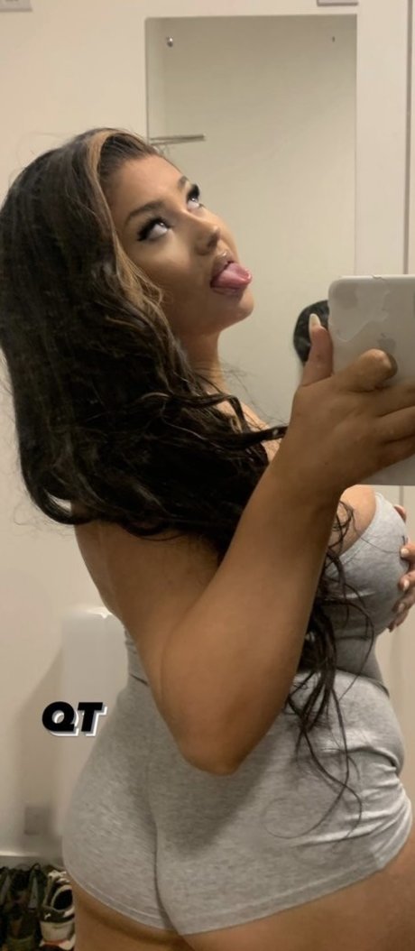 fellation en bikini onlyfans chaud érotique archive