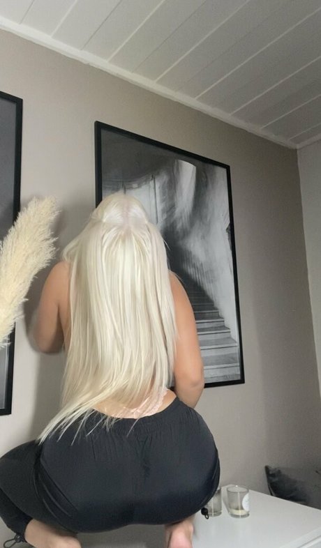 ninanyhagen étoile adulte archive