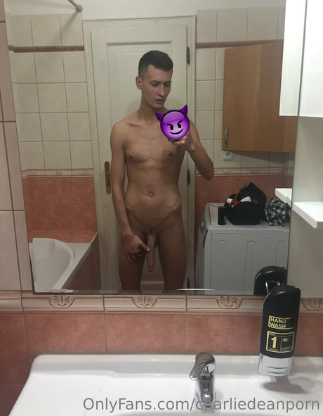 charliedeanporn modèle collection