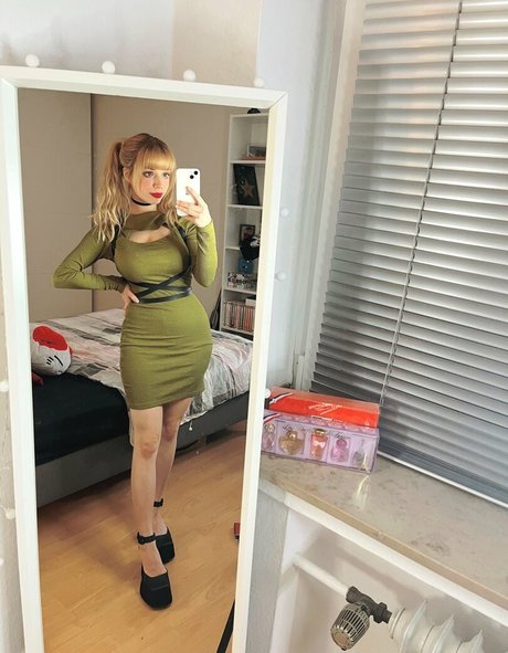 LegendLuna nus de stars du porno des photos