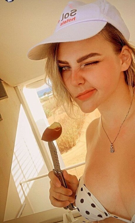 Alina Rin modèle xxx des photos