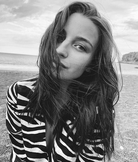 Julia Wieniawa haut étoile images