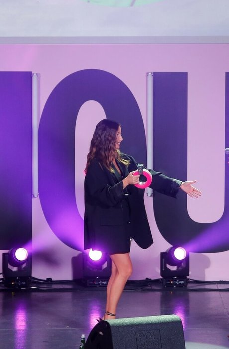 milf blonde aux courbes onlyfans assez hd collection