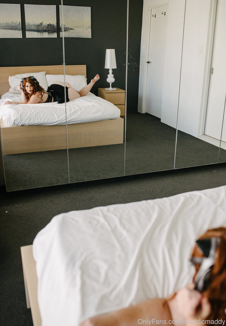 MaddicMaddy modèle adulte photo