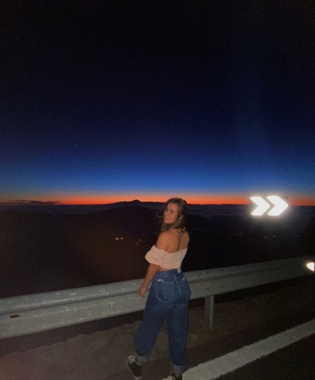 Julia Gomez modèle nu archive