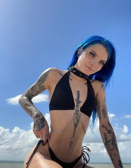 Justine Schiavone modèle de haute qualité des photos