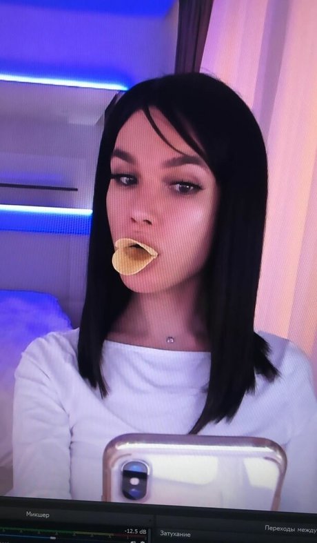 Sweet Lady Cola star du porno de haute qualité des photos