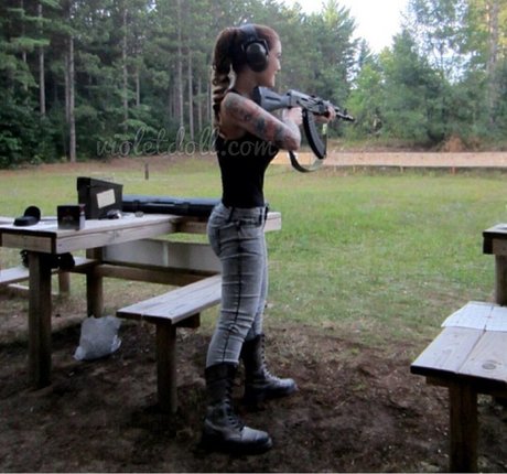 Violet Doll art star du porno galeries