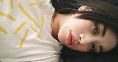 bastibast actrice sexy photos