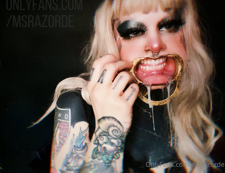 msrazorde actrice adulte galeries