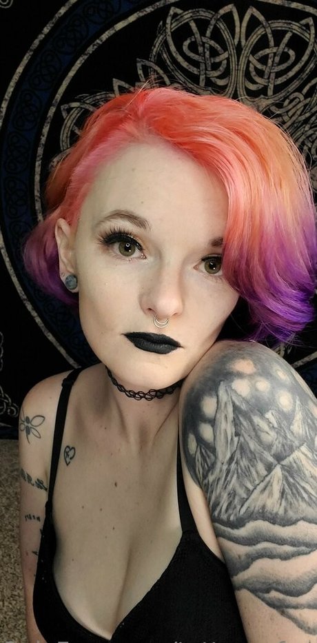 tatteasefree modèle érotique photo