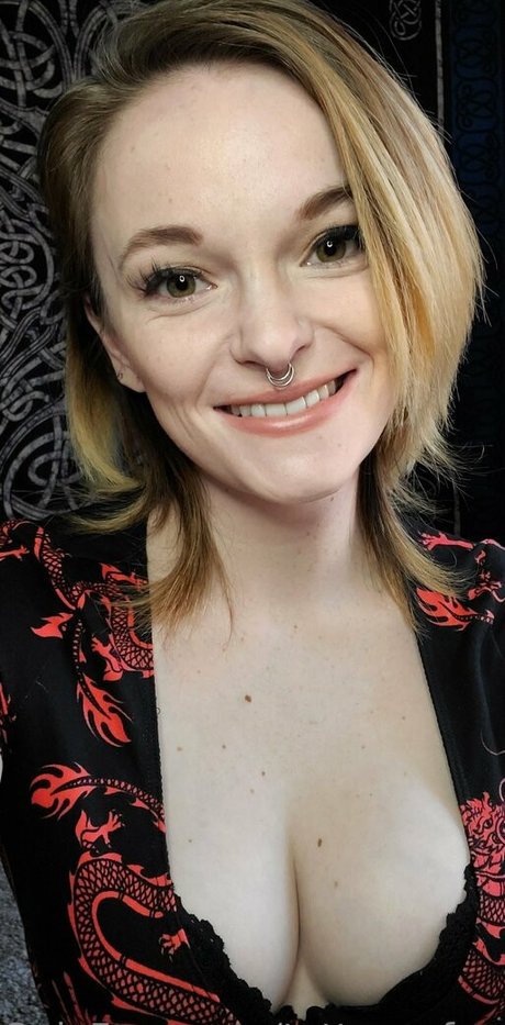 tatteasefree modèle pornographique photo