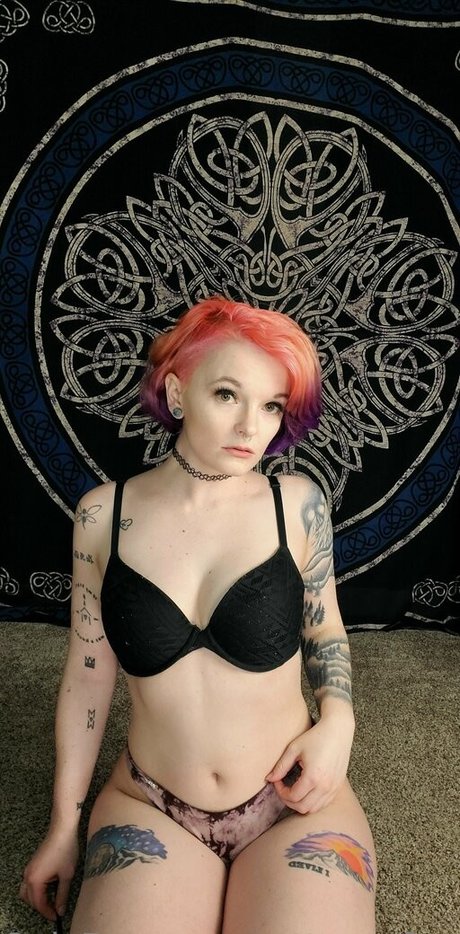 tatteasefree jolie actrice photo