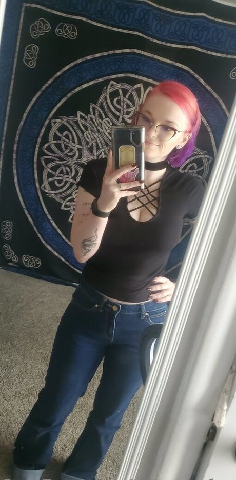 tatteasefree actrice exclusive photo