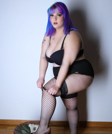 Hilary Ilariaa étoile xxx img