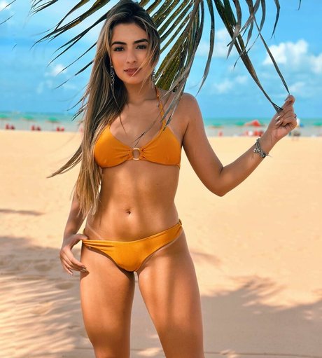 Julia Puzzuoli étoile sexy archive