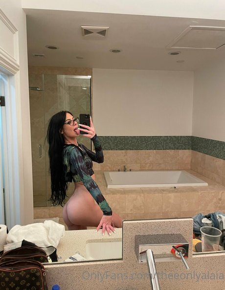 chaton courbé onlyfans beau nu archive