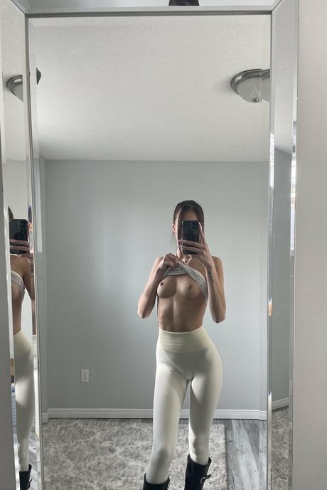 theeonlyalaia modèle hd photo