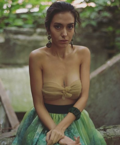 Asli Sevi star du porno belle img