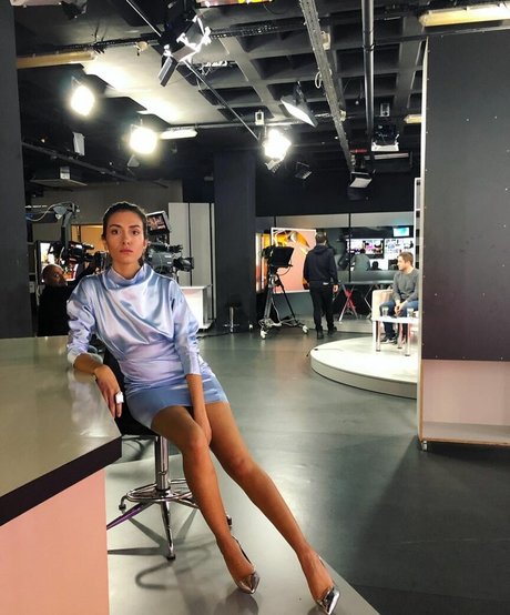 Asli Sevi art modèle photos