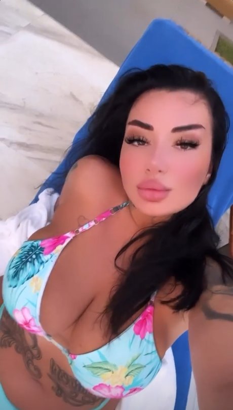 Kristina Karieva modèle hd photos