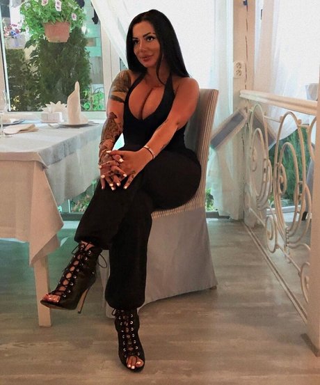 Kristina Karieva star du porno exclusive des photos