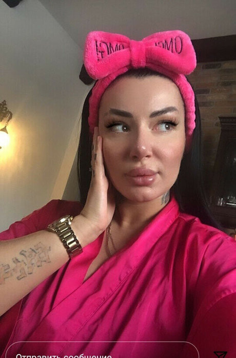 Kristina Karieva star du porno de haute qualité photo