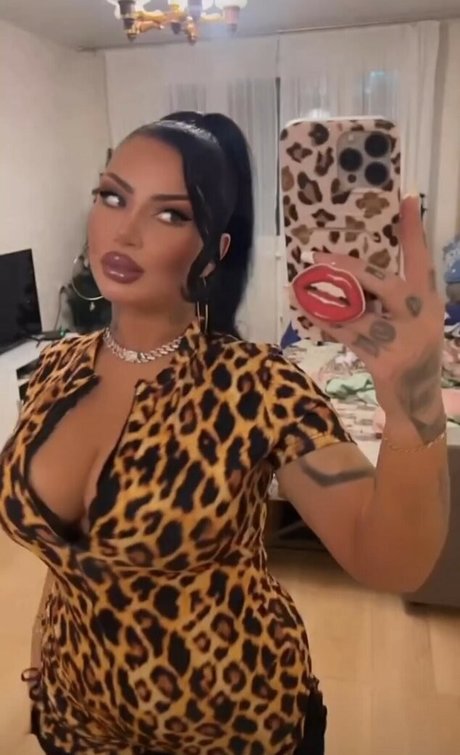 Kristina Karieva star du porno nue photo