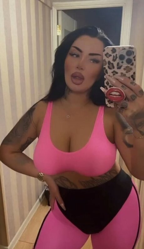 Kristina Karieva modèle pornographique galerie