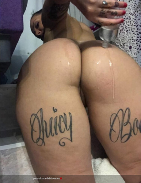 déshabillage onlyfans joli archive