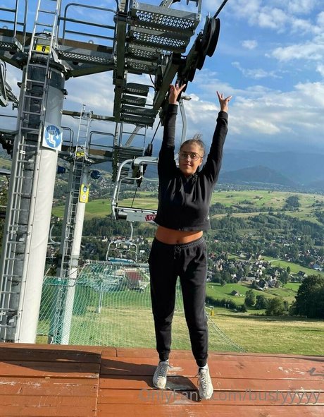 bustyyyyy actrice de nus img