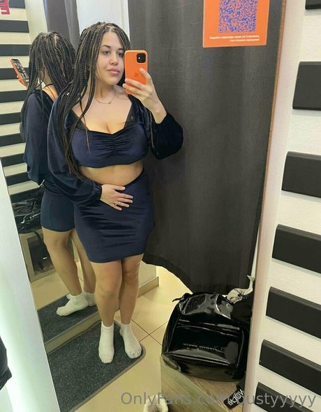 bustyyyyy modèle gratuit photo