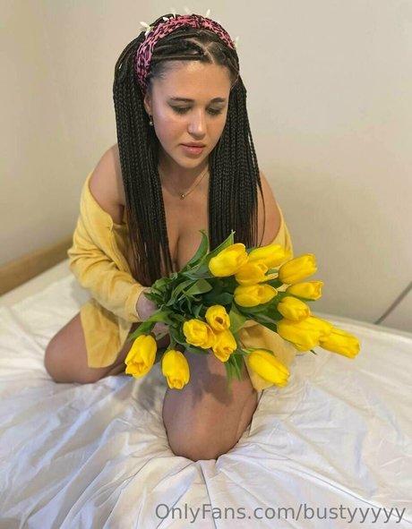 bustyyyyy actrice sexy images