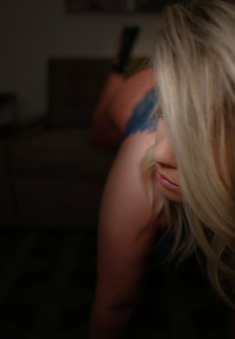 sweetteeofficial modèle artistique photo