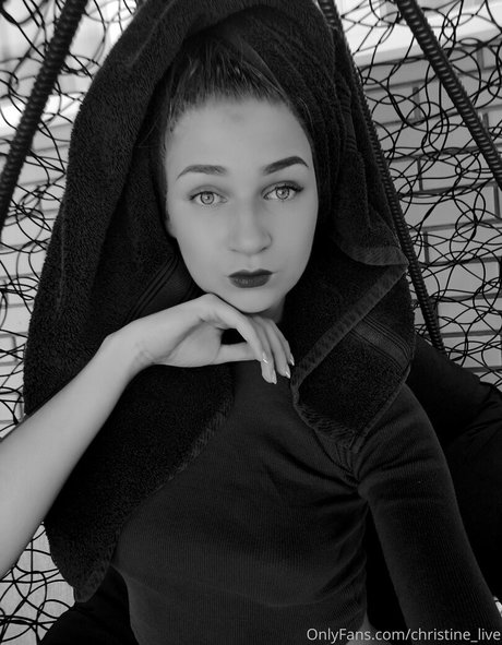 christine live star exclusive image