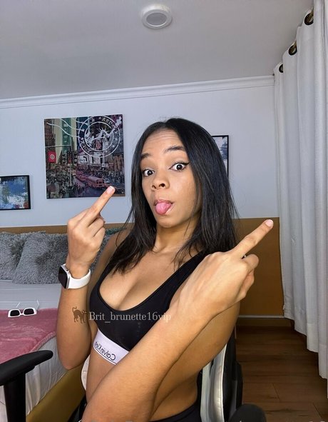 brit brunette16 modèle sympa photo