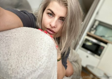 housewifekim actrice nue image