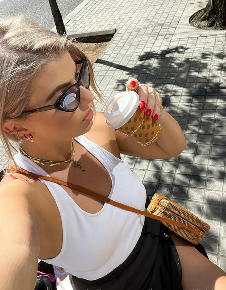 housewifekim jolie actrice photo