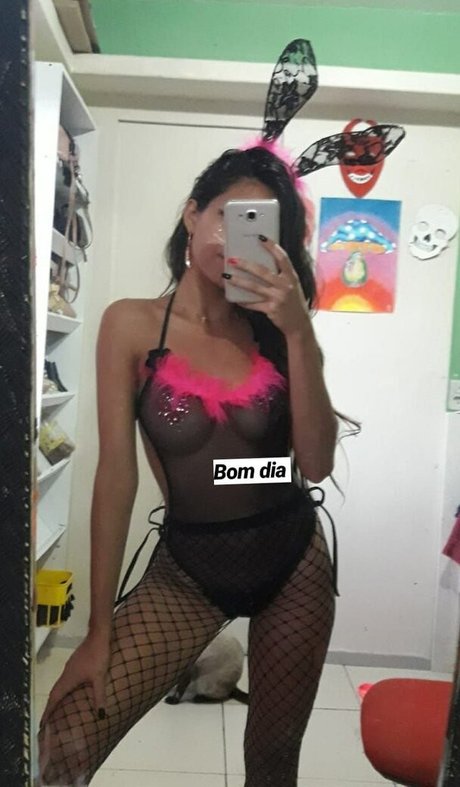 Lari Cogumelos modèle érotique collection