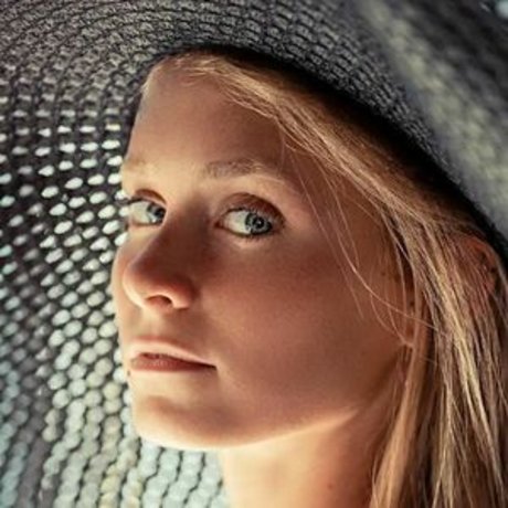 elabarkay joli modèle des photos