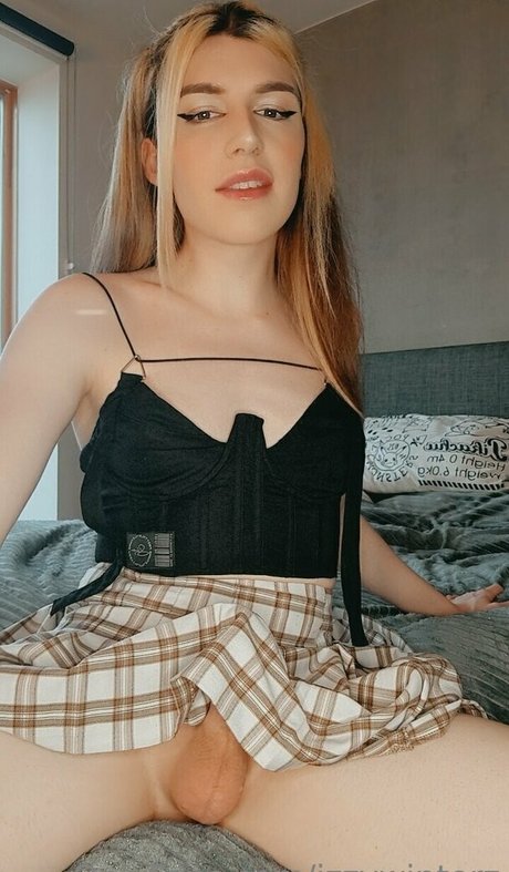 Izzy Winters modèle adulte images